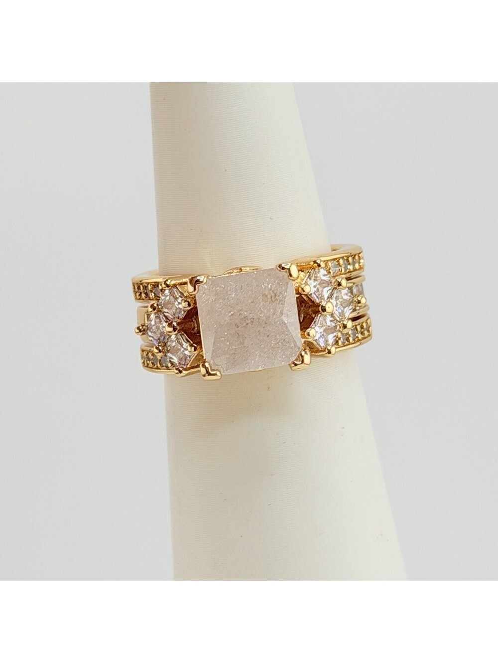 Bomb Party Sz 10 GOGO Unicorn RETRO White Ice Crystal on  Yellow Gold RBP2160